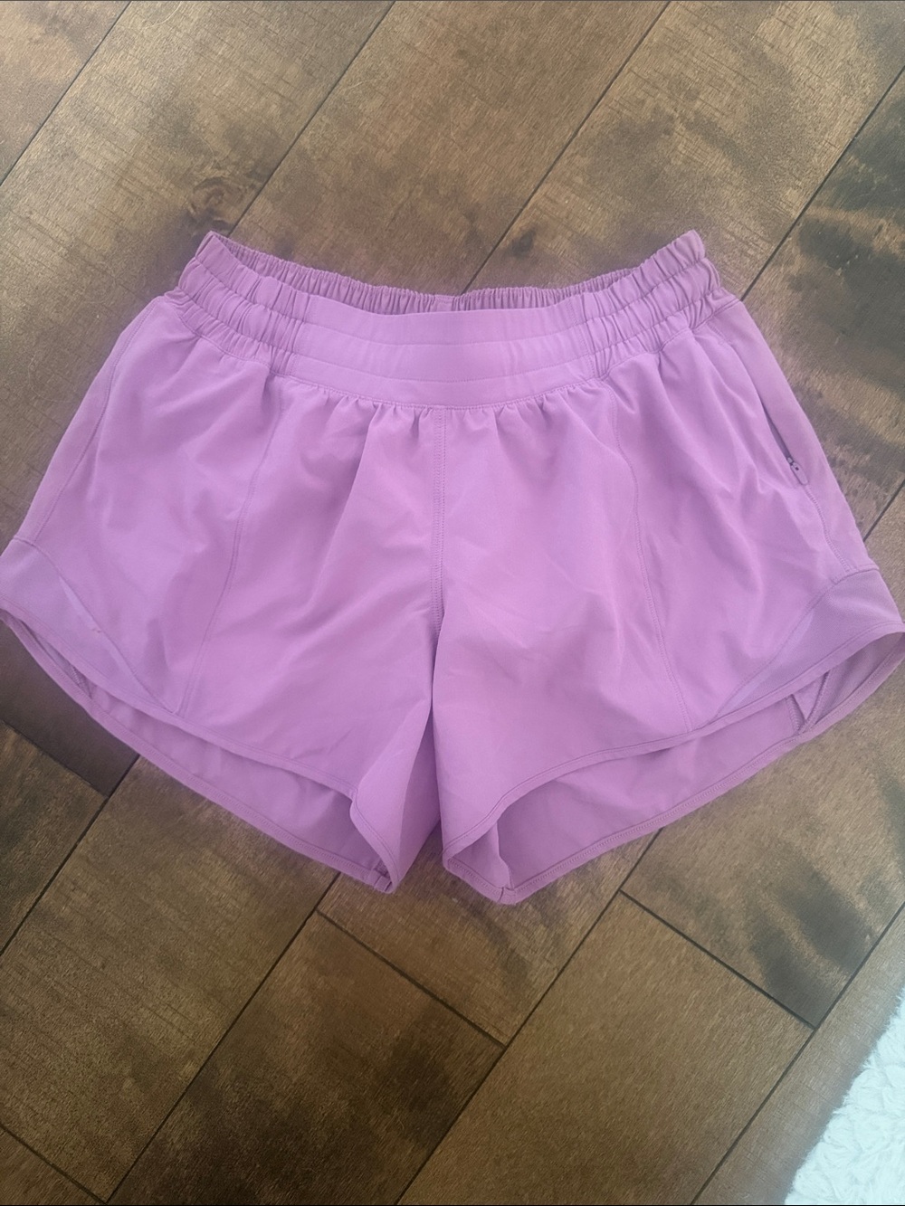 lululemon athletica Lilac hotty hots. 4” low rise